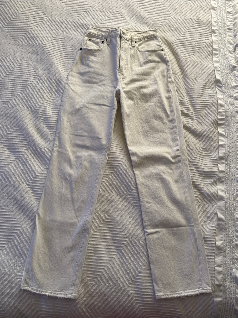 Abercrombie & Fitch The 90s Straight Ultra High Rise White Jeans